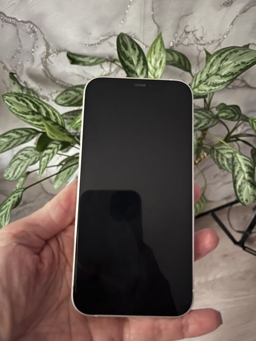 Iphone 12 в идеальном состоянии