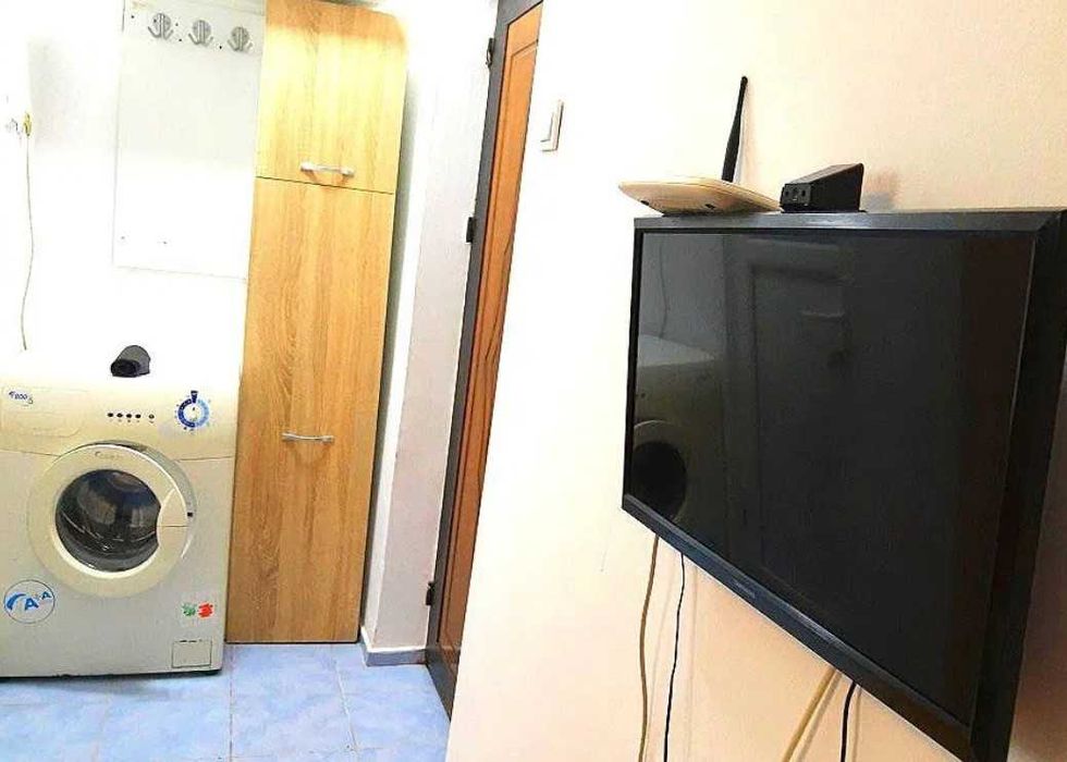 Дава се под наем Едностаен апартамент в Пловдив, Център - 24 кв.м за 137.7 € - Снимка #1