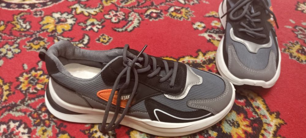 Продаю кроссовки для детей