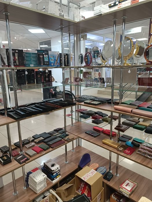 Витрины стеллажи