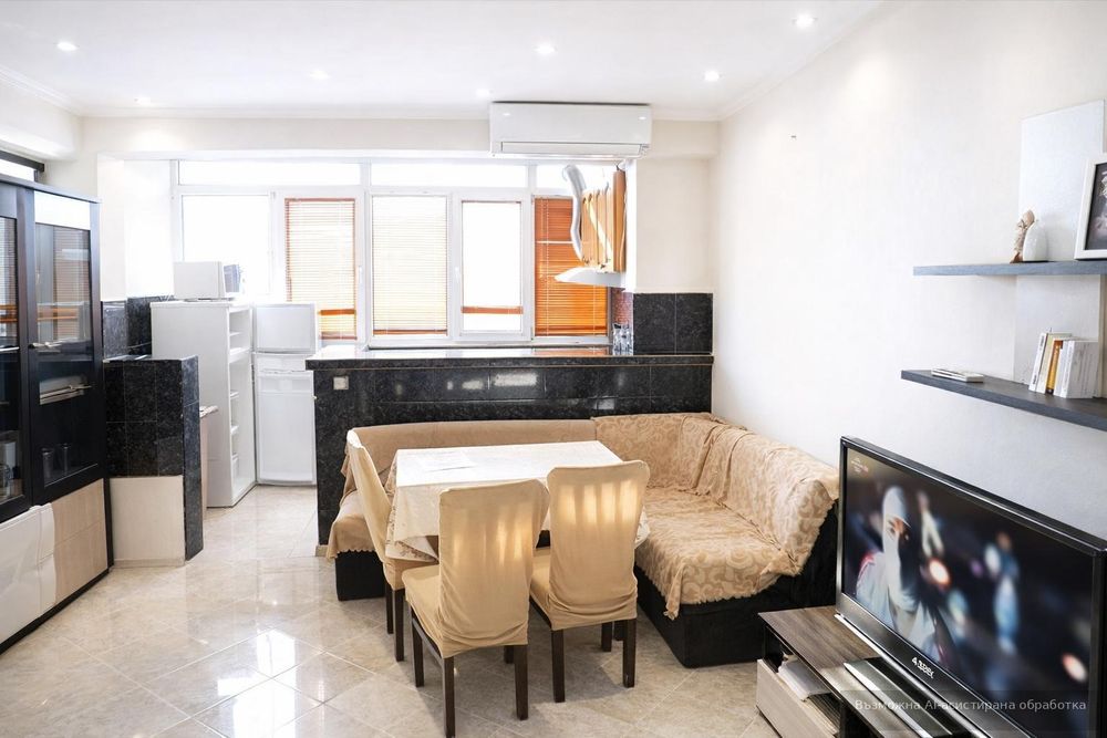 Дава се под наем Тристаен апартамент в Пловдив, Изгрев - 80 кв.м за 306 € - Снимка #1