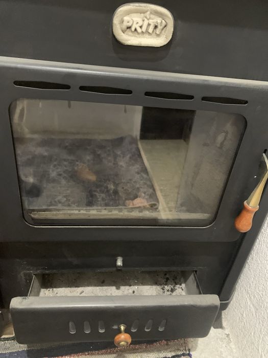 Камина на твърдо гориво, водна риза и фурна “Прити”