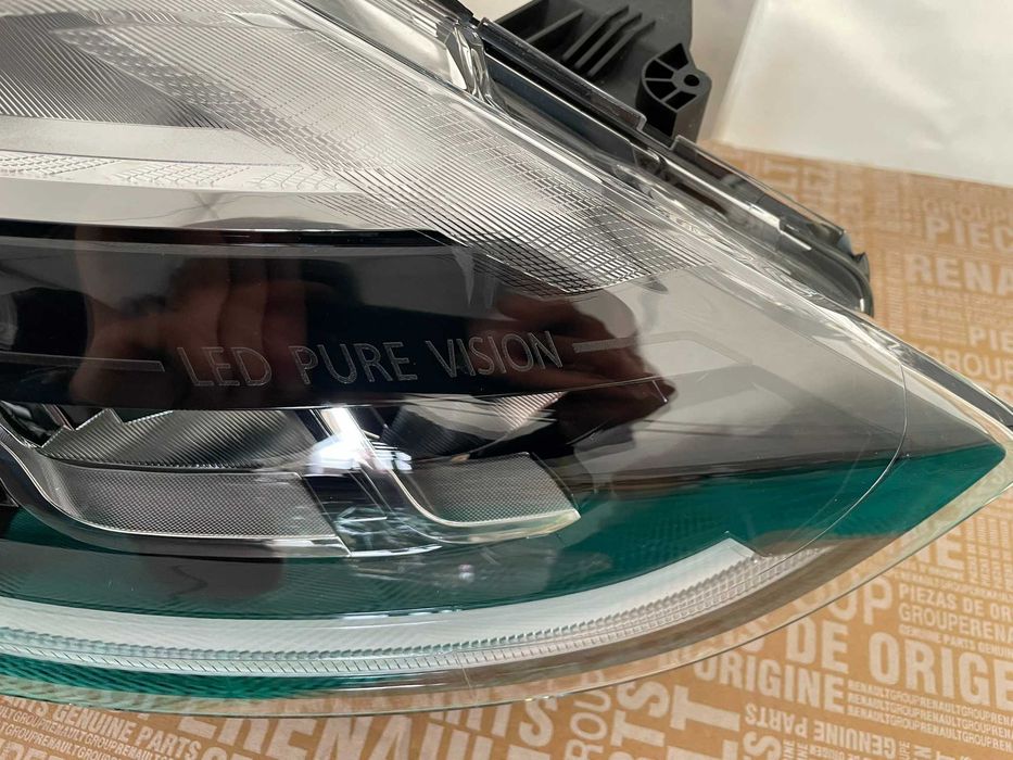 Far dreapta complet full led Renault Clio 4 nou original Renault
