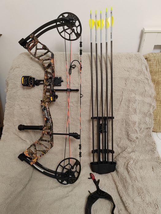 De vanzare arc compound BEAR Legit 70 lb