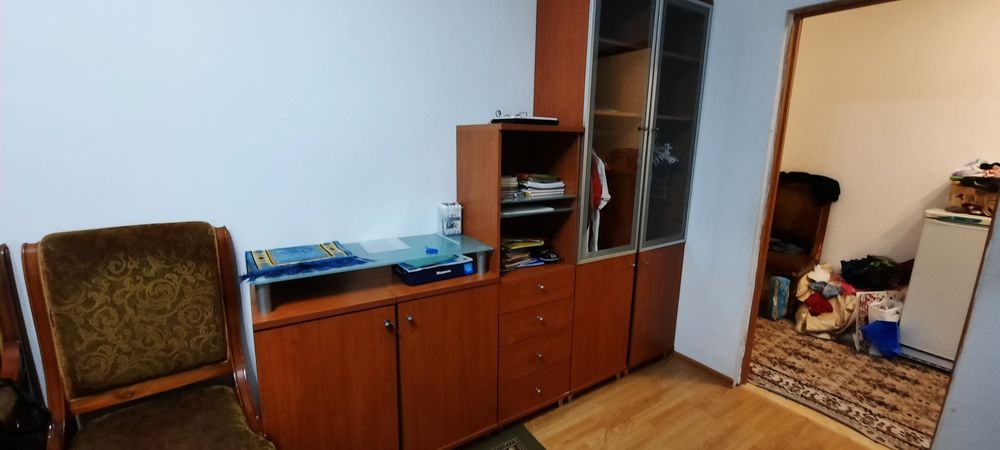 Шкаф, горка,  стенка в гостиную или зал.