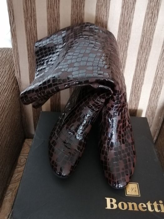 Продам ласковые сапоги.