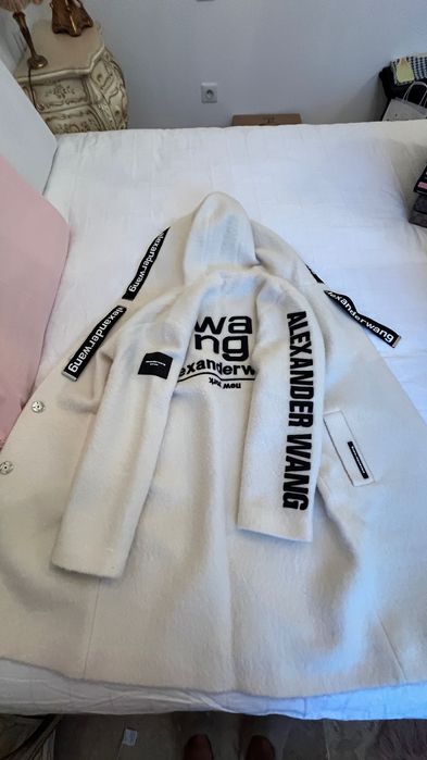 Бяло палтенце Ново Wang