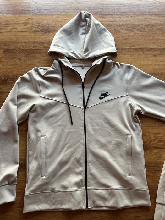Мъжки,памучен,сив екип Nike с гумирано лого,с качулка и ципове на джобовете