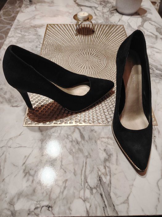 Vând stiletto ca noi/detalii aurii/pret redus