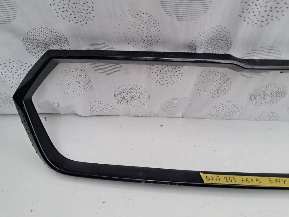 Грил решетка лайсна  Skoda ENYAQ