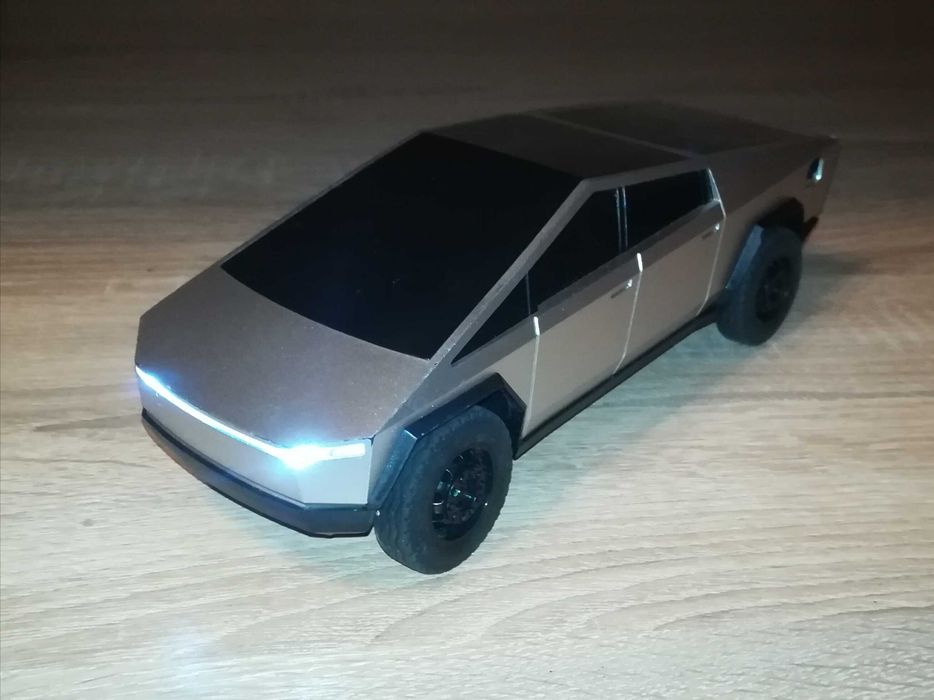 машинка Cybertruck Tesla