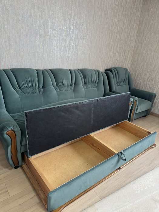 Диван, изумрудный