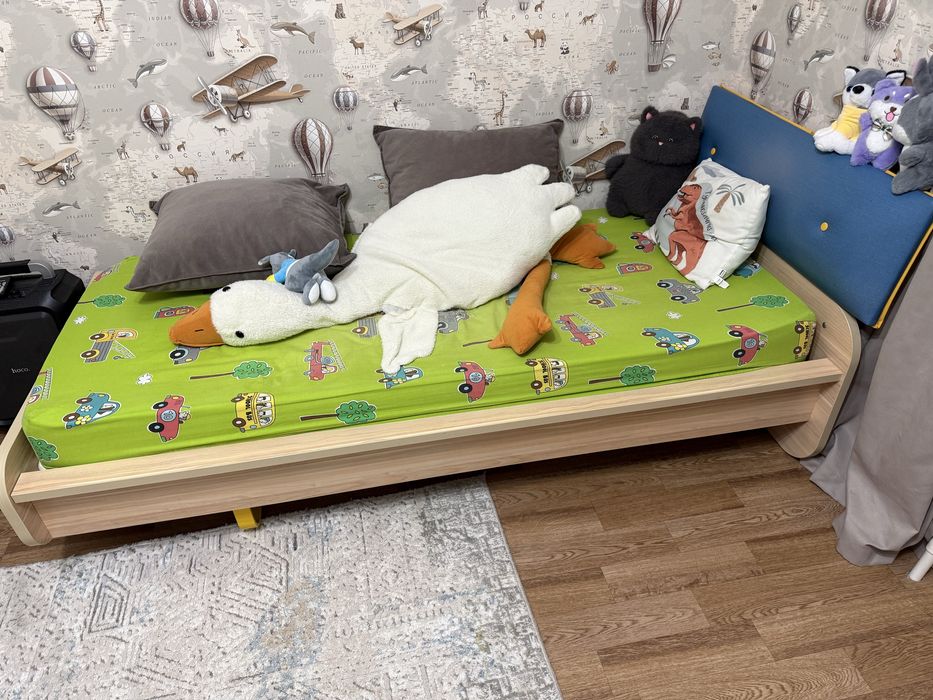 Продам кровать детскую…………….