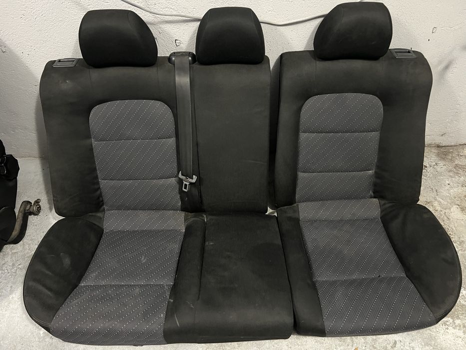 Салон с подгрев за Leon 1M