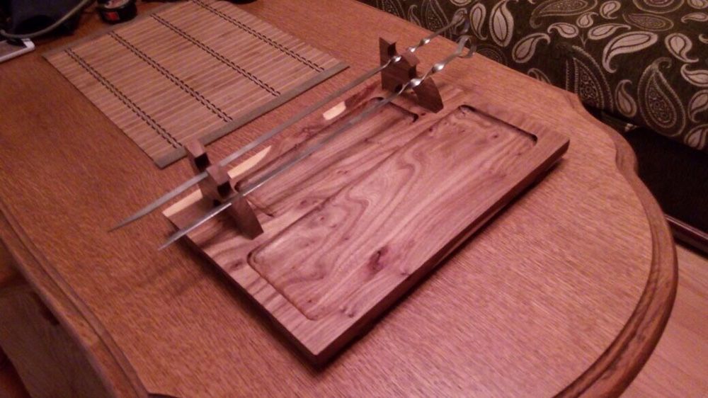 Деревянная посуда доски для подачи шашлыка