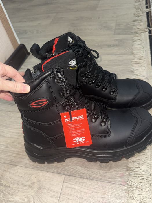 Продается новый обувь все сезонный