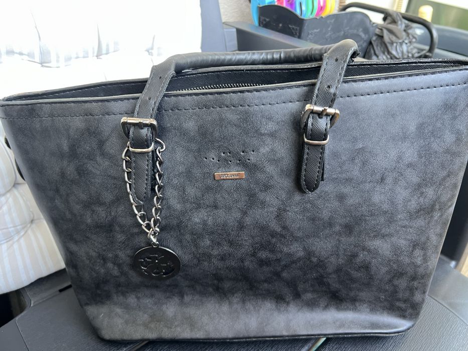 Дамска чанта GUESS