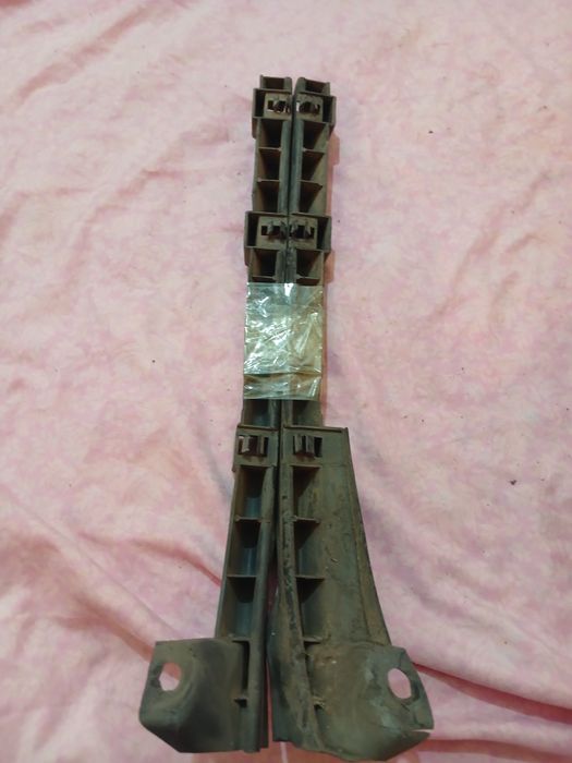 Кронштейн переднего бампера Фольксваген ПасатВ4