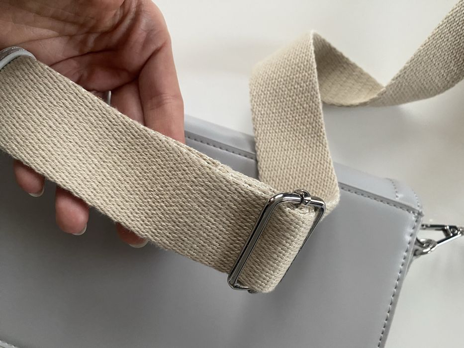 Нова дамска чанта Reserved