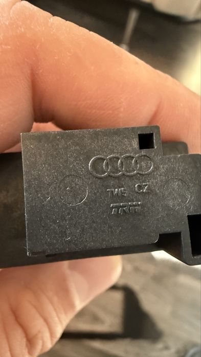 копче аварийни a4b8 Audi