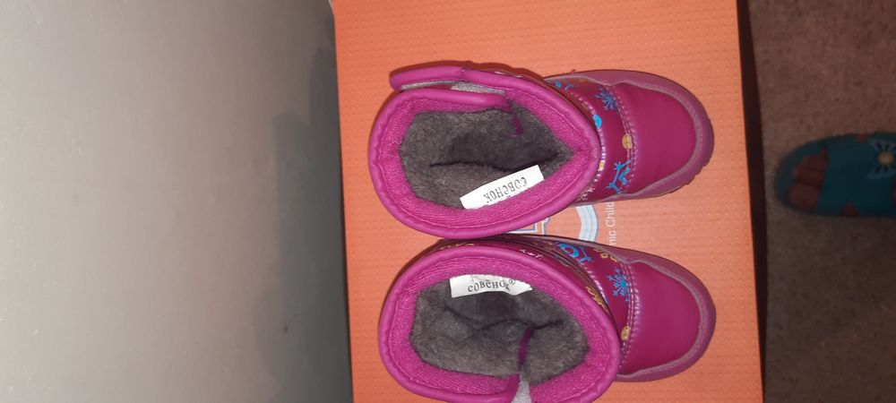 Продаем теплые дутики на девочку