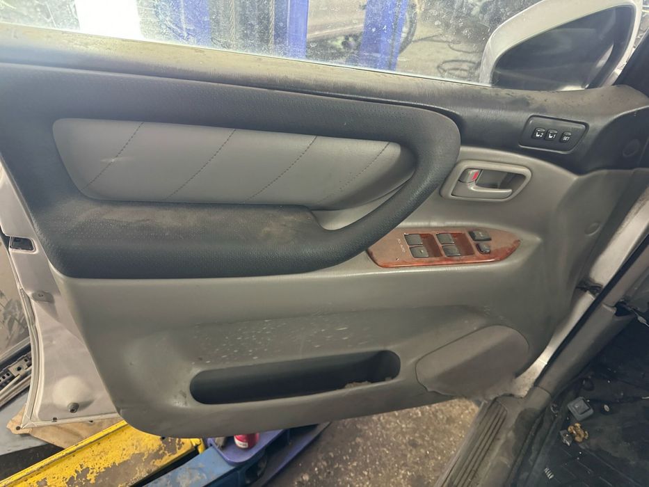 Toyota Land Cruiser 100 на разбор