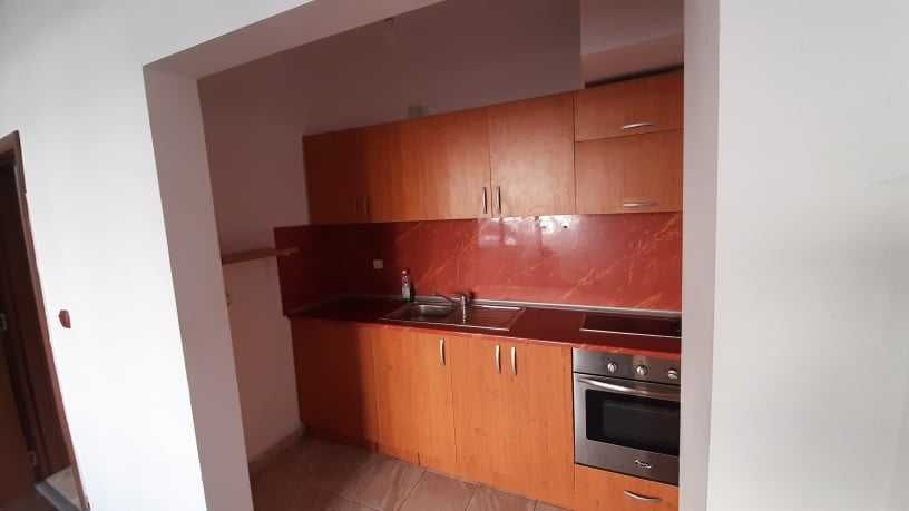 Дава се под наем Тристаен апартамент в Бургас, Възраждане - 72 кв.м за 250 € - Снимка #11