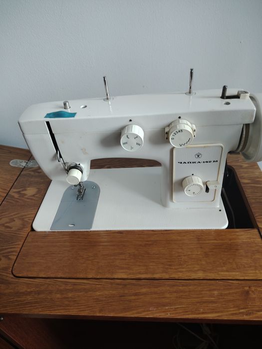 Швейная машина Чайка 142 М