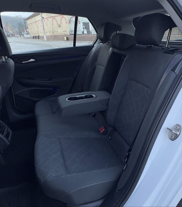 Volkswagen Golf 8 1.5 eTSI DSG mild hybrid 150 CP