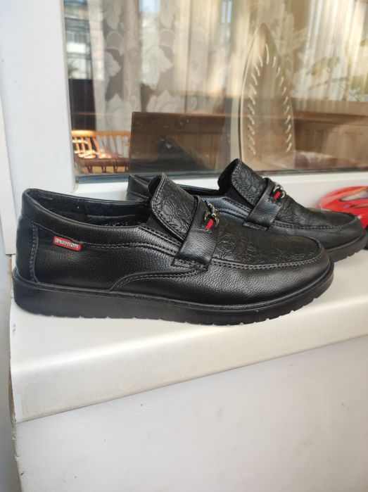 Продам туфли для мальчика