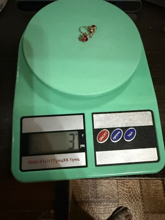 Продам золотые серьги 585 ,3 гр