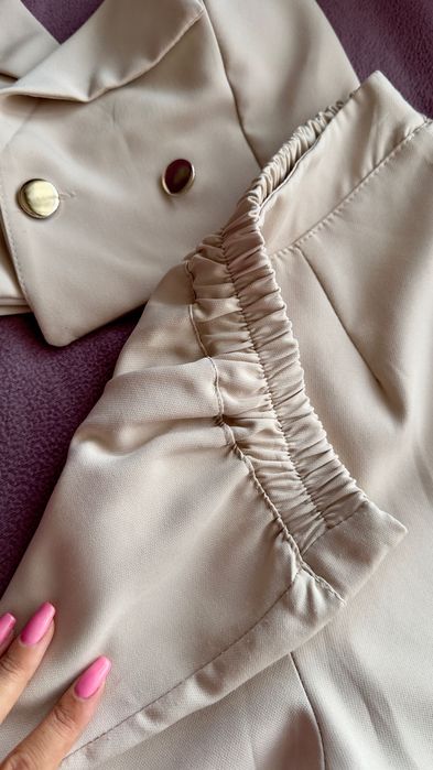 Последен намален брой. Бежев елегантен, размер XS