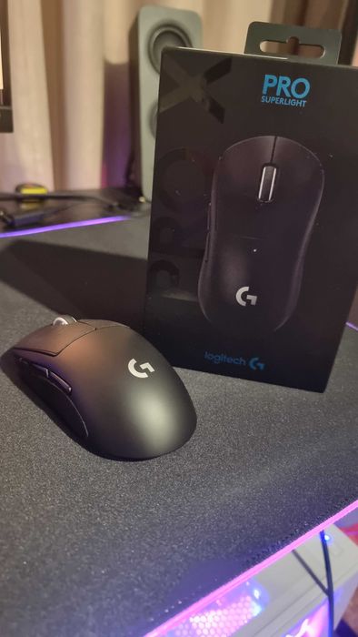 Logitech Superlight + Tiger Ice skates v2