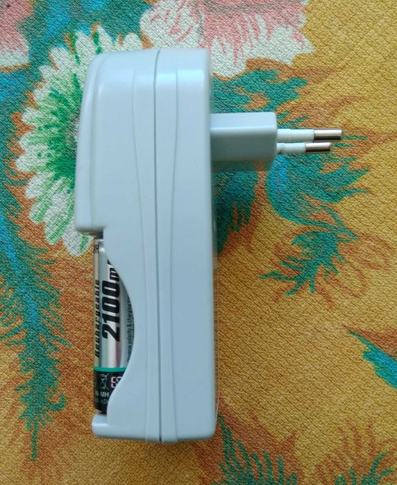 Зарядно за батерии тип АА и ААА.