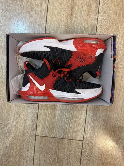 Lebron Nike Witness 7