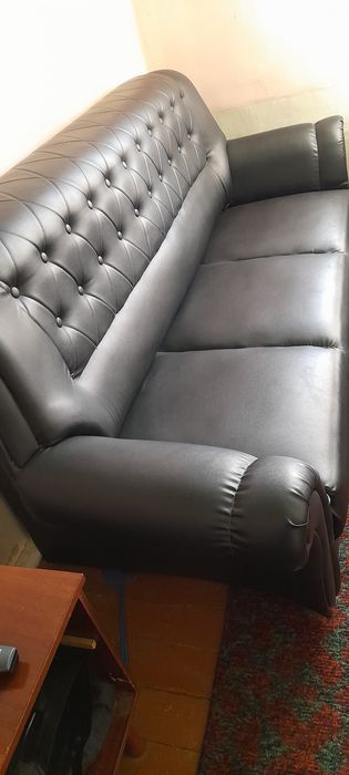 Kreslo divan yahshi xolatda