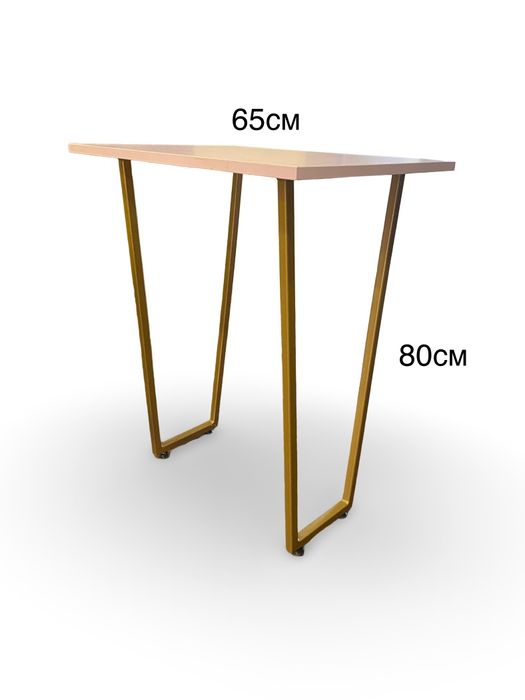 Стелажи и маси в розово и златно