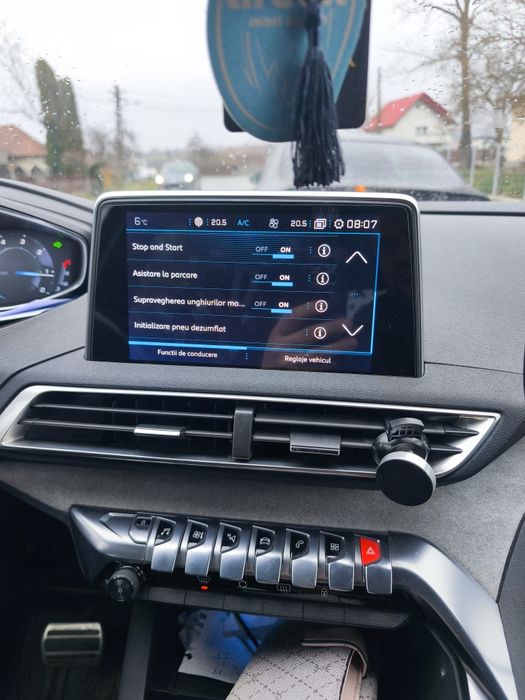 Vând Peugeot 3008 GT