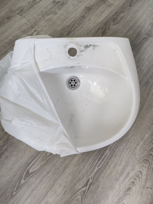 2 раковины с пьедисталом