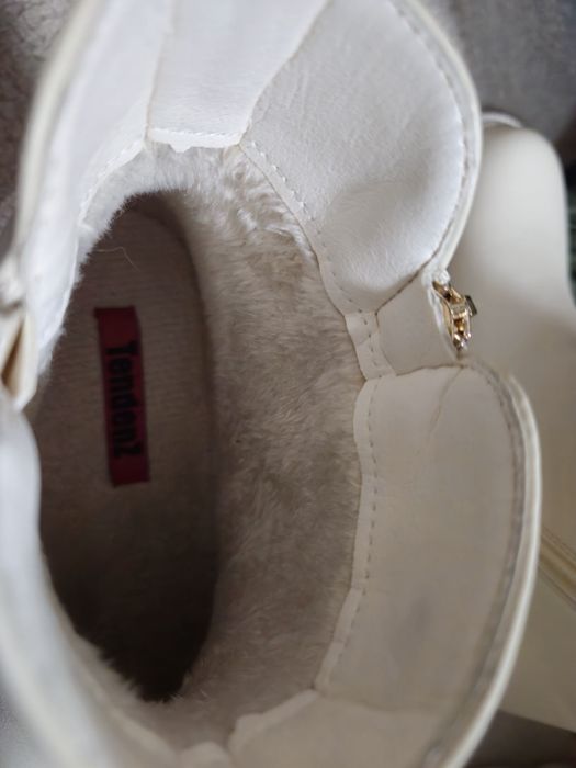 Дамски бежови боти