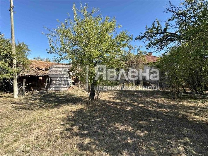 Къща със стопанска сграда в Боерица