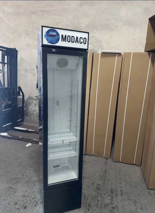 Vitrină Slim MODACO 190 cm R290 LED