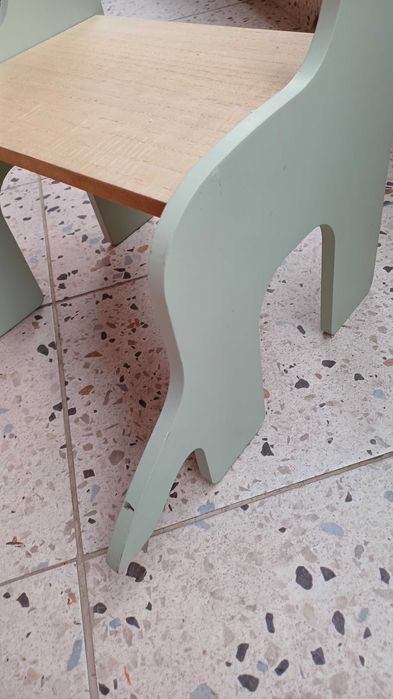 Детско столче динозавър.