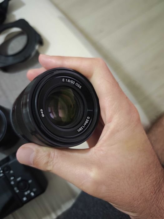 Sony Alpha 6400 (6086 кадъра като нов) + Sony 50 mm f/1.8 OSS и аксесоари