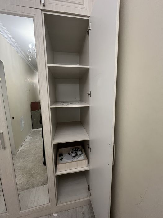 Шифонер трехстворчатый с зеркалом