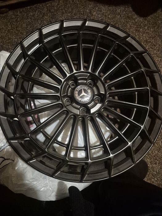 Jante Mercedes, in doua dimensiuni.Pretul este pentru amandoua , 2 buc