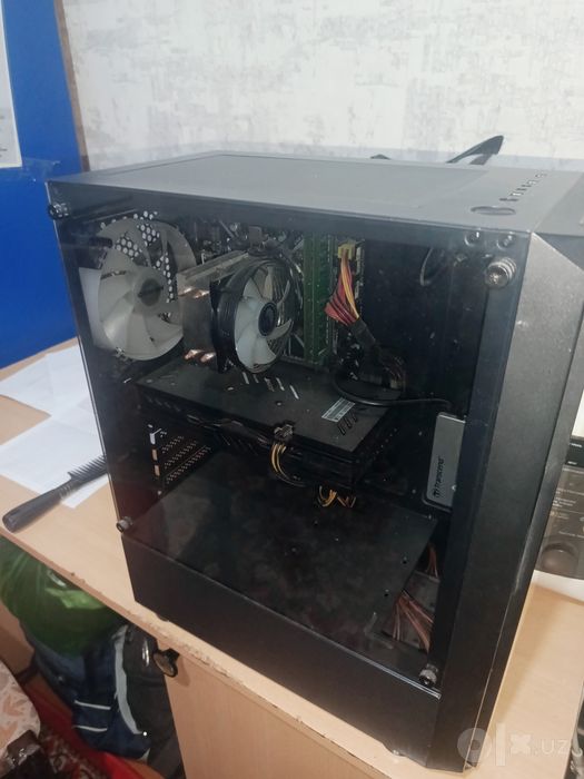 PC komputer 27dymli monitor klaviatura mishka kovrik