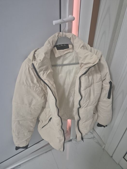 Geaca dama  culoare bej model deosebit