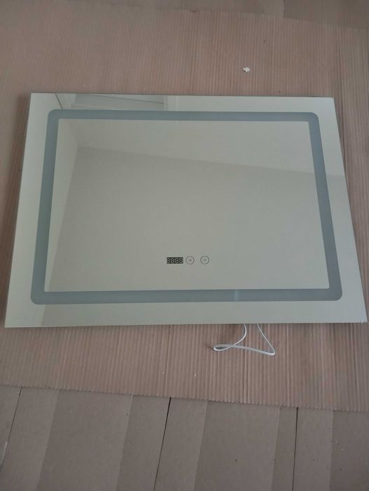 Огледало Makena 300.Размер 80/60 с функция лед осветление,часовник...