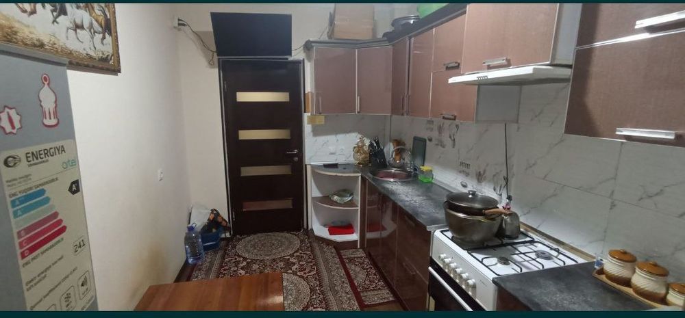 Темир йўл вокзал ёнда 1-этажда 3 хонали квартира ижарага берилади